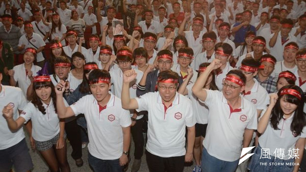 無黨籍台北市長參選人柯文哲19日號召千人監票部隊誓師。(宋小海攝) 無黨籍台北市長參選人柯文哲19日號召千人監票部隊誓師。(宋小海攝)