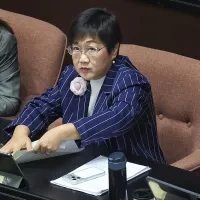 徐佳青(見圖)6日表示,家人自費飛往各地探望她,是民主社會允許的基本人權。(資料照,柯承惠攝) 徐佳青(見圖)6日表示,家人自費飛往各地探望她,是民主社會允許的基本人權。(資料照,柯承惠攝)