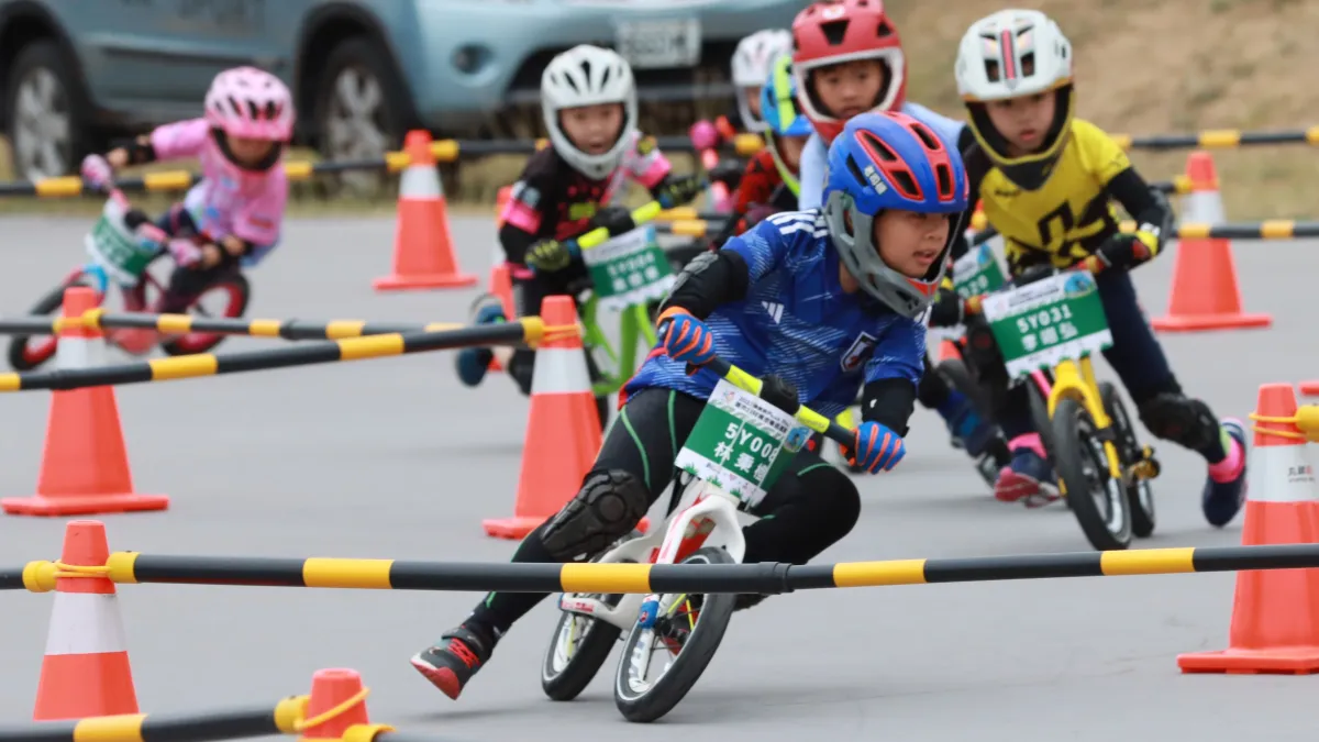 運發局推出幼兒滑步車活動,讓小朋友在兒童節連假期間可以出門放電。(圖/運發局提供)