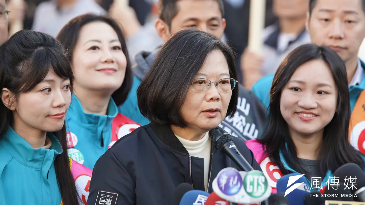 總統蔡英文(右二)陣營規劃選前在台中加辦1場選前之夜,預計民進黨副總統候選人賴清德將出席。(資料照,盧逸峰攝)