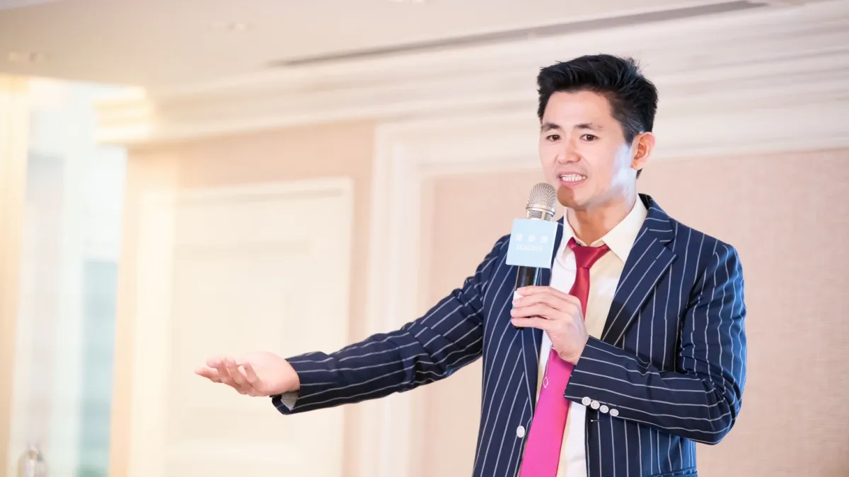 微商教父呂世博(圖右)率領團隊持續推出高品質的產品、在國際上為台爭光之外,也持續回饋社會。(圖/維科生技提供)