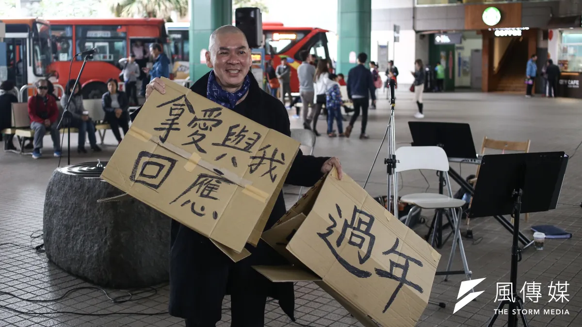 圖為人安基金會「蔡明亮的街頭演唱」寒士尾牙募款活動。(資料照,陳品佑攝)