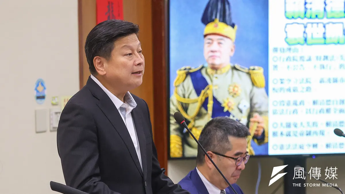 2026大選將至,地方反傅勢力都想打下被稱為「花蓮王」的國民黨團總召傅崐萁(左)。(顏麟宇攝)