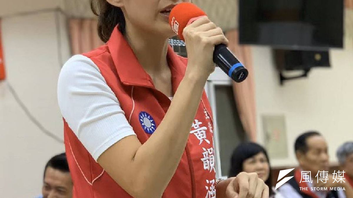 立委候選人黃韻涵表示,秋冬之際高雄地區是空污的重災區,並指出無能政客選前承諾 選後就忘記。(圖/徐炳文攝) 立委候選人黃韻涵表示,秋冬之際高雄地區是空污的重災區,並指出無能政客選前承諾 選後就忘記。(圖/徐炳文攝)