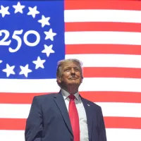 建国250周年の祝賀行事に出席するトランプ米大統領。(AP通信) 建国250周年の祝賀行事に出席するトランプ米大統領。(AP通信)
