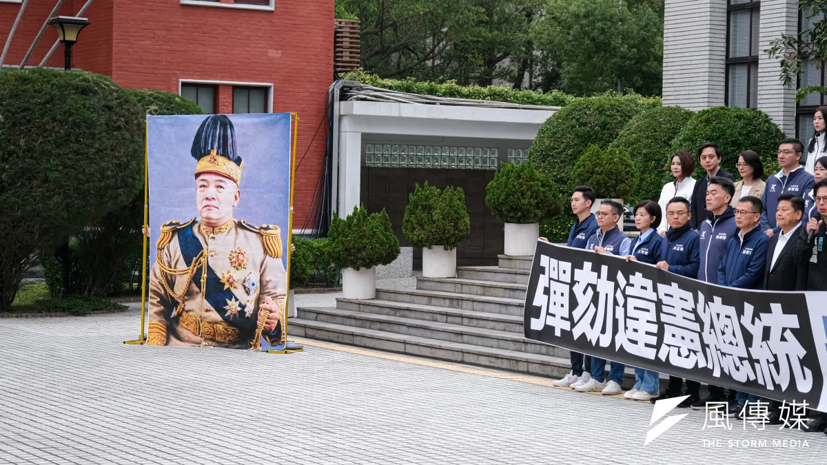 作者指出,藍白陣營提案彈劾賴清德總統,短時間內網路連數突破百萬人,這只是凝聚民氣,法律上動不了賴清德。(劉偉宏攝)