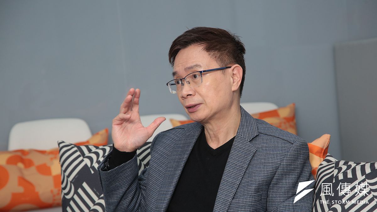 外貿協会の黄志芳会長は本日19日、COMPUTEX 2025展に先立つ記者会見で、世界の政経状況が不確定性に満ちている中、人工知能がさらなる深い変革を導いていると述べた。(顏麟宇撮影) 外貿協会の黄志芳会長は本日19日、COMPUTEX 2025展に先立つ記者会見で、世界の政経状況が不確定性に満ちている中、人工知能がさらなる深い変革を導いていると述べた。(顏麟宇撮影)