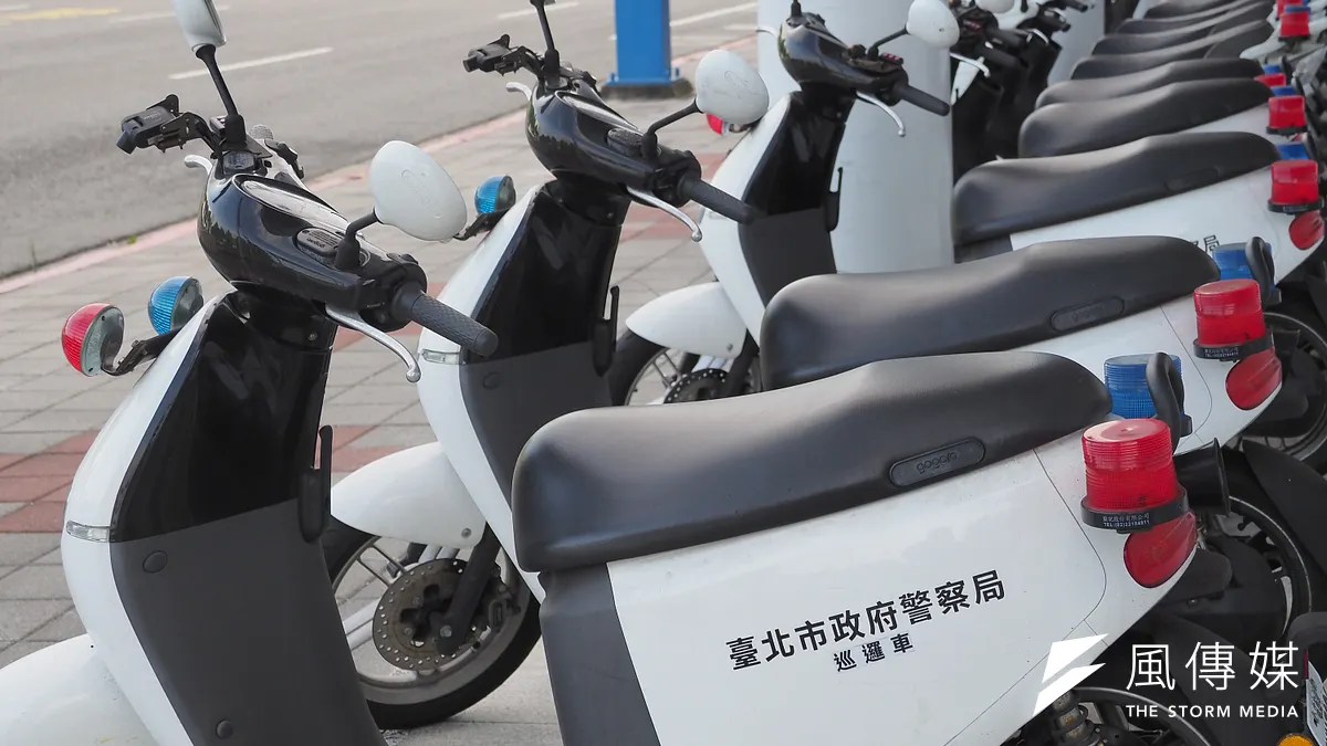 台中地檢署前檢察長、法務部前主任秘書陳宏達因緊靠斑馬線過馬路卻被汽車撞傷,卻被台北市警察局大安分局認定未依規定行走行人穿越道而開罰300元。示意圖。(資料照,柯承惠攝)