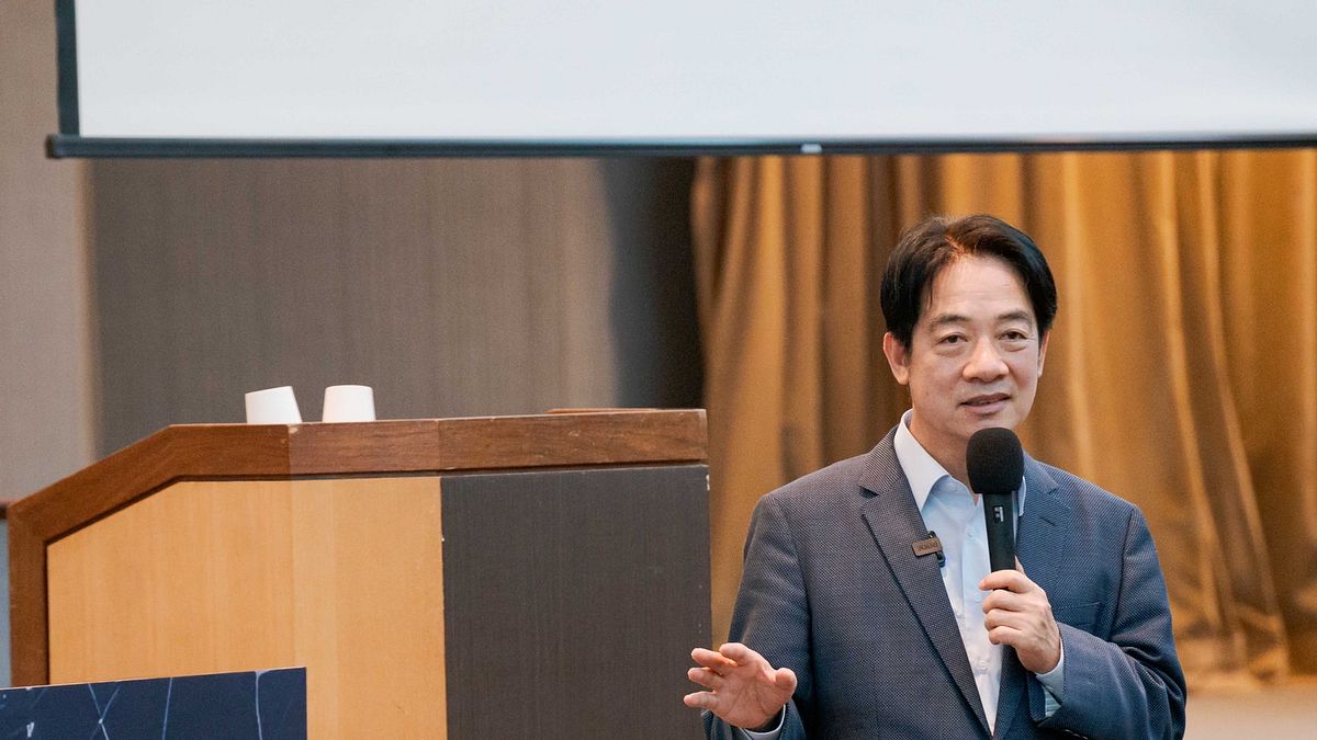 民進黨總統參選人賴清德今(16)日下午前往陽明交通大學以「打造創新繁榮的台灣」進行演講,針對同學提問做出回應。(賴清德競選辦公室提供) 民進黨總統參選人賴清德今(16)日下午前往陽明交通大學以「打造創新繁榮的台灣」進行演講,針對同學提問做出回應。(賴清德競選辦公室提供)