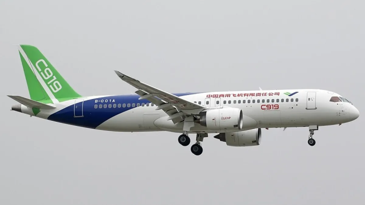 中國片面啓用M503航線。圖為中國商用飛機C909。(airliners.net ∕維基百科)