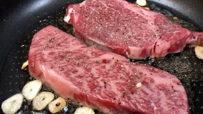 煎牛排直接下鍋超NG!7大烹調禁忌讓牛肉怎麼煎怎麼乾柴,專家教2招零失敗方法。(示意圖/取自photo-ac)