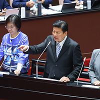 國民黨總召傅崐萁(中)11日針對「114年度中央政府總預算覆議案」質詢。(顏麟宇攝) 國民黨總召傅崐萁(中)11日針對「114年度中央政府總預算覆議案」質詢。(顏麟宇攝)