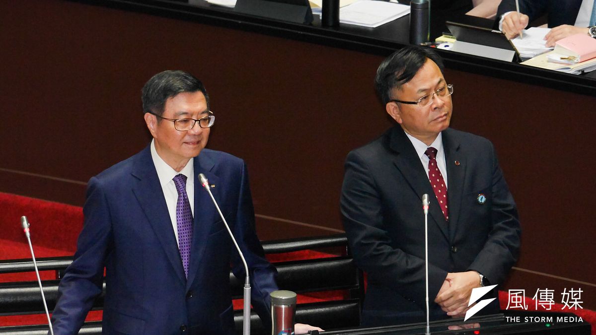 行政院長卓榮泰(左)31日赴立法院報告施政方針並備質詢,國民黨立委問及NCC委員名單。圖右國家通訊傳播委員會(NCC)主委陳耀祥。(蔡親傑攝) 行政院長卓榮泰(左)31日赴立法院報告施政方針並備質詢,國民黨立委問及NCC委員名單。圖右國家通訊傳播委員會(NCC)主委陳耀祥。(蔡親傑攝)