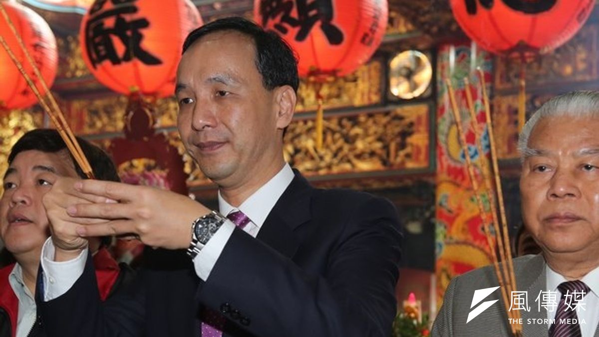 外界看好朱立倫可輕鬆連任新北市長,但朱似乎意在直取2016。圖為朱立倫在2月6日大年初七參拜泰山區泰山巖與顯應祖師廟。 (余志偉攝) 外界看好朱立倫可輕鬆連任新北市長,但朱似乎意在直取2016。圖為朱立倫在2月6日大年初七參拜泰山區泰山巖與顯應祖師廟。 (余志偉攝)