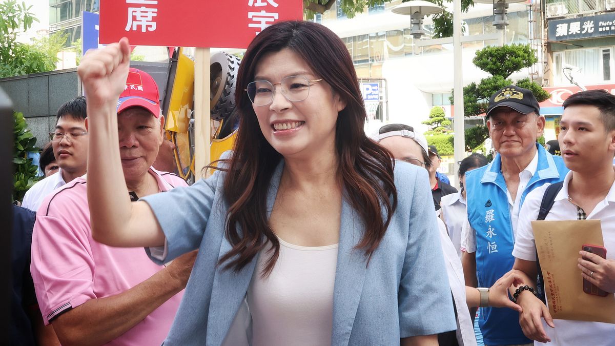 國民黨主席參選人鄭麗文18日登記參選。(柯承惠攝) 國民黨主席參選人鄭麗文18日登記參選。(柯承惠攝)