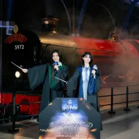 スタジオツアー東京で映画25周年を記念した「ホグワーツからの招待状」が始まり、桜田ひよりと吉川愛が魔法の世界の舞台裏を体験した。(写真/ワーナー ブラザース スタジオ ジャパン合同会社提供) スタジオツアー東京で映画25周年を記念した「ホグワーツからの招待状」が始まり、桜田ひよりと吉川愛が魔法の世界の舞台裏を体験した。(写真/ワーナー ブラザース スタジオ ジャパン合同会社提供)