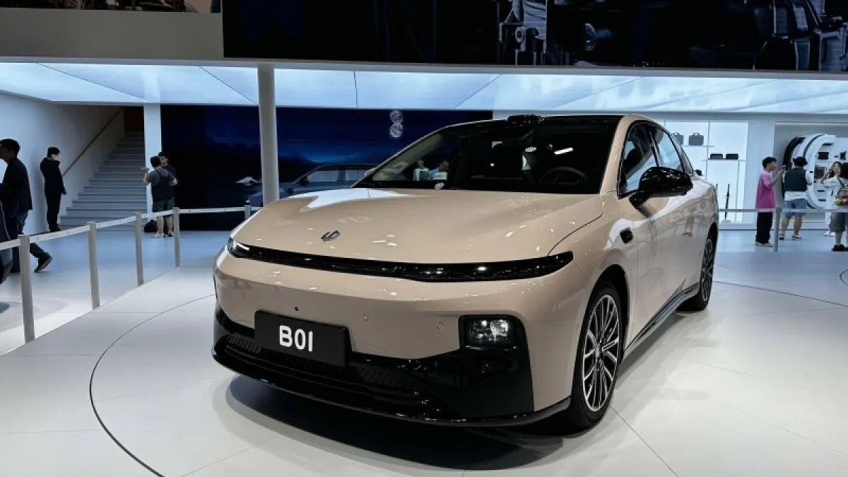 2025 上海國際車展:零跑 B01 實拍