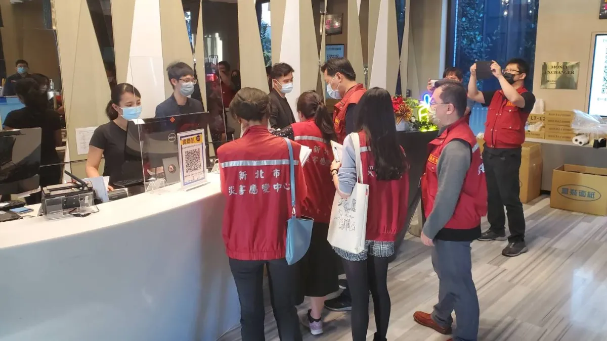 春節檢疫專案14日展開,新北於昨(15)日下午由副秘書長朱惕之率隊聯合民政、衛生、觀旅、警察等局處啟動聯合稽查。(圖/新北市新聞局提供)
