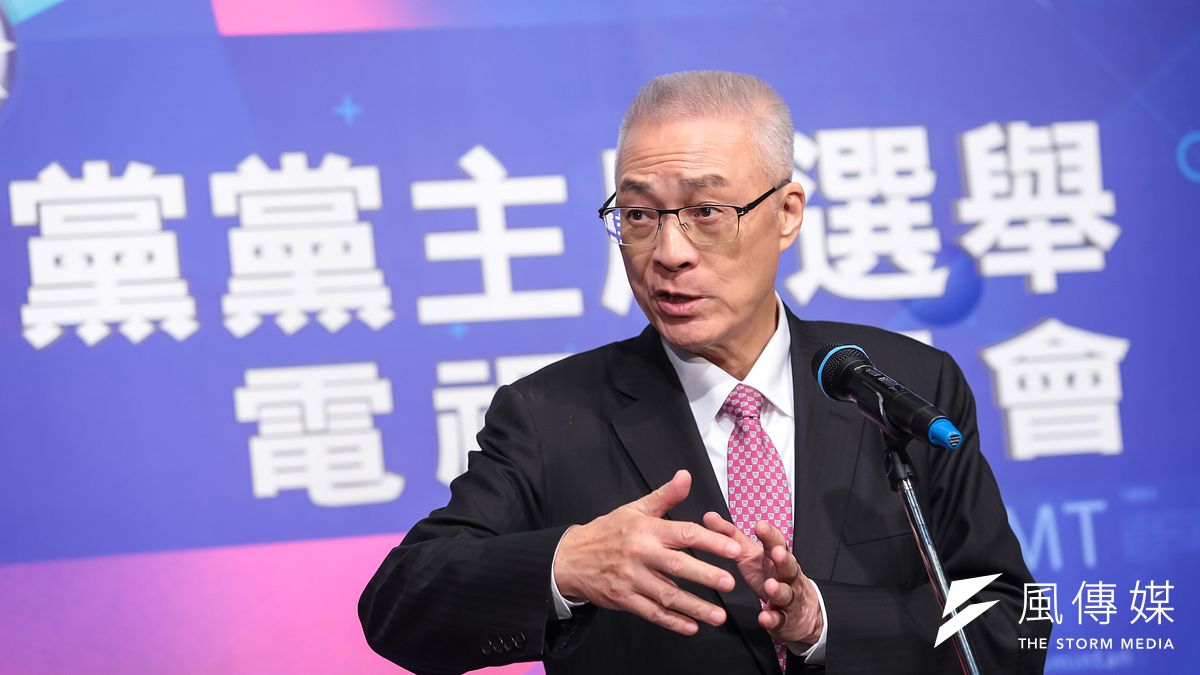 國民黨主席選舉候選人吳敦義6日在電視政見會被圍剿,他會後受訪表示,「沒聽過樹大招風嗎?」(顏麟宇攝) 國民黨主席選舉候選人吳敦義6日在電視政見會被圍剿,他會後受訪表示,「沒聽過樹大招風嗎?」(顏麟宇攝)