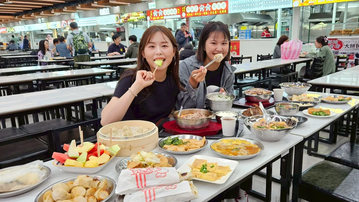 為歡慶士林市場美食街重新開幕,特別祭出多重好康優惠,一起來士林市場美食街大飽口福