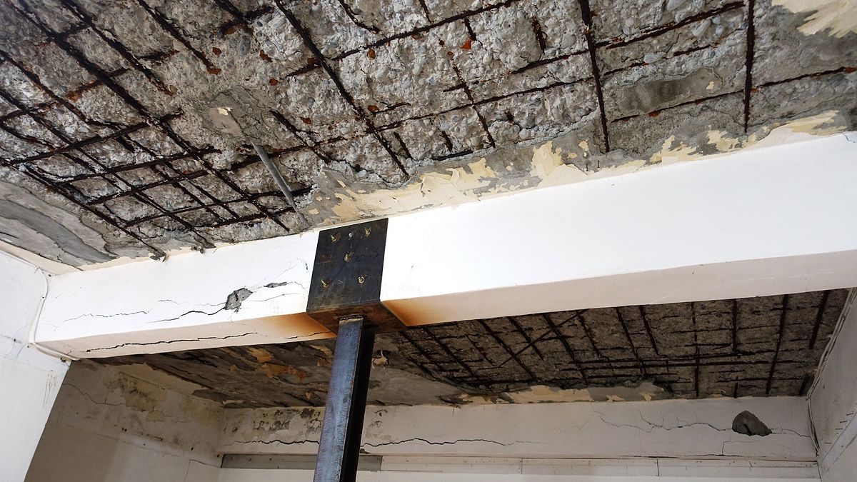 新北市推出臨門方案「房屋健檢、補強、重建」一條龍服務,針對工務局健檢初步判定為三級的建築物,都更處即派駐都更推動師前往社區輔導協助整合重建或整建維護作業。(圖/新北市城鄉局提供) 新北市推出臨門方案「房屋健檢、補強、重建」一條龍服務,針對工務局健檢初步判定為三級的建築物,都更處即派駐都更推動師前往社區輔導協助整合重建或整建維護作業。(圖/新北市城鄉局提供)