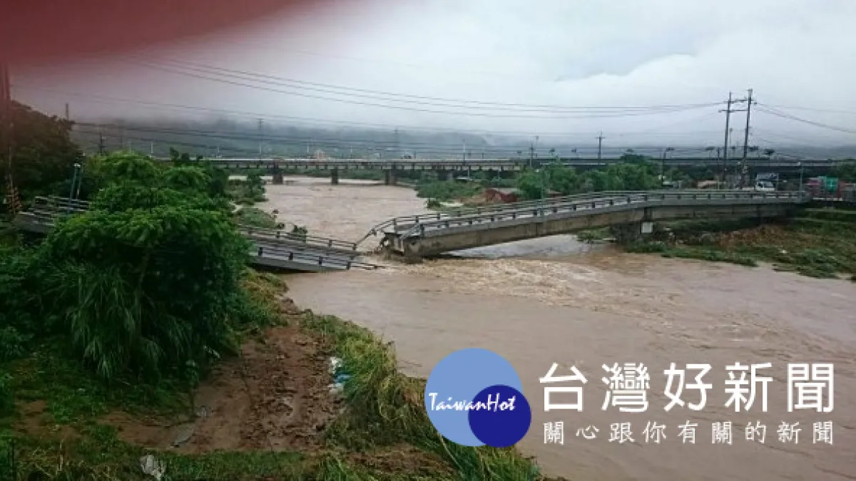 暴雨襲北海岸 金山磺溪橋遭大水沖斷
