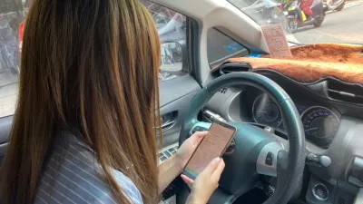 停車繳費APP推播繳費提醒,可輕鬆完成繳費,而且該項服務免收手續費,歡迎高雄市民多加利用。(圖/高雄市交通局提供)