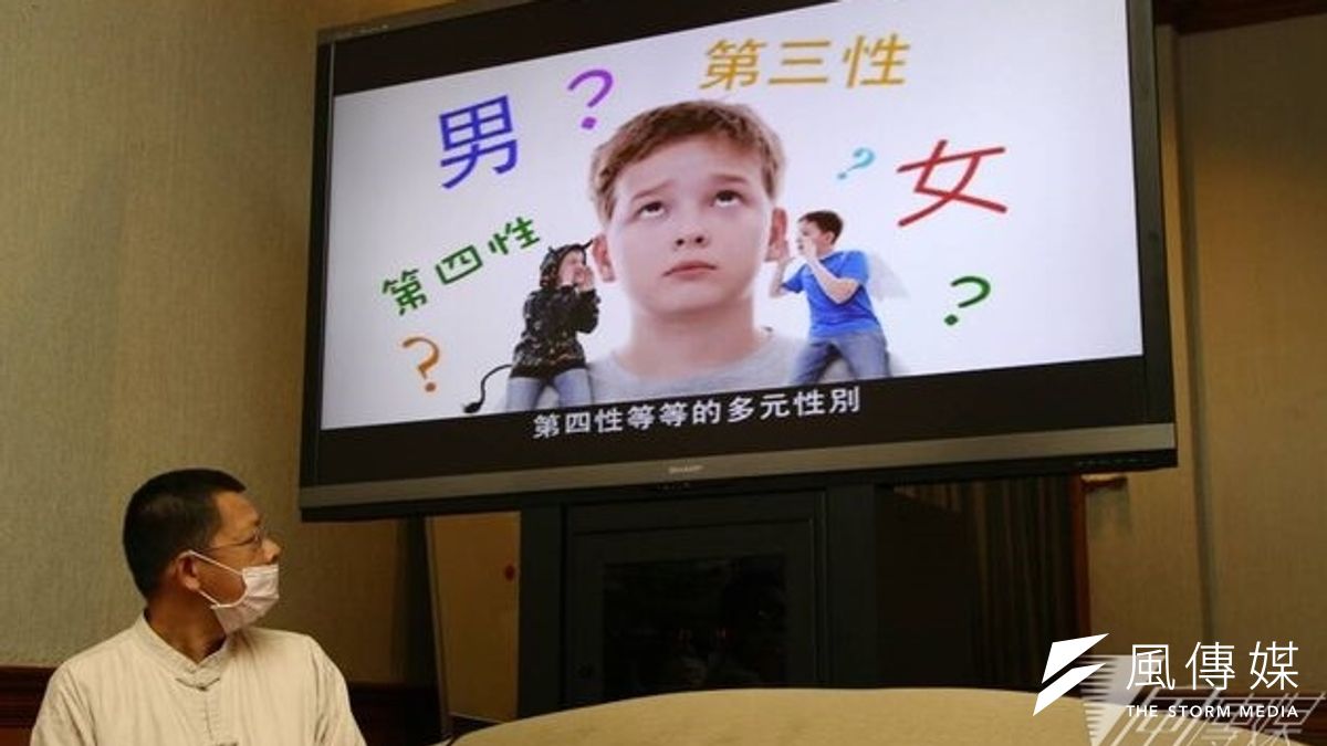 反同團體5日在彩虹圍城同時也在立法院舉行記者會,表達反對意見。(葉信菉攝) 反同團體5日在彩虹圍城同時也在立法院舉行記者會,表達反對意見。(葉信菉攝)