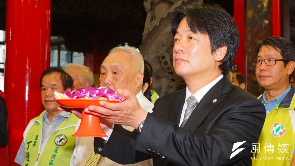 台南市長賴清德去年有連續走訪新北市大廟宇,引發他將北上參選的聯想。(圖為參賴清德拜蘆洲湧蓮寺。盧逸峰攝)