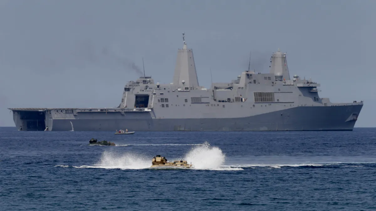 2020大選日前落幕,一艘美軍作戰艦15日自我國西南海域,由南向北航經台灣海峽。示意圖,非關新聞個案。(資料照,美聯社)