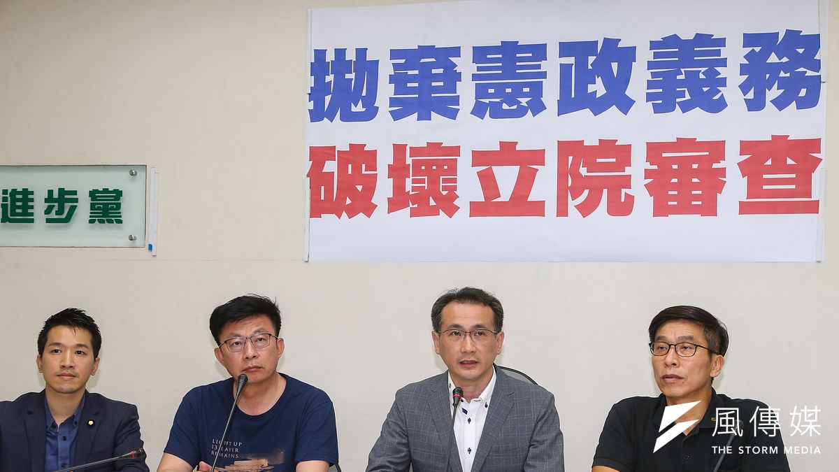 民進黨立法院黨團召開記者會痛批,國民黨暴力杯葛,甚至連立委助理都加入衝突,將在收集證據後,提出相關指控。(顏麟宇攝) 民進黨立法院黨團召開記者會痛批,國民黨暴力杯葛,甚至連立委助理都加入衝突,將在收集證據後,提出相關指控。(顏麟宇攝)