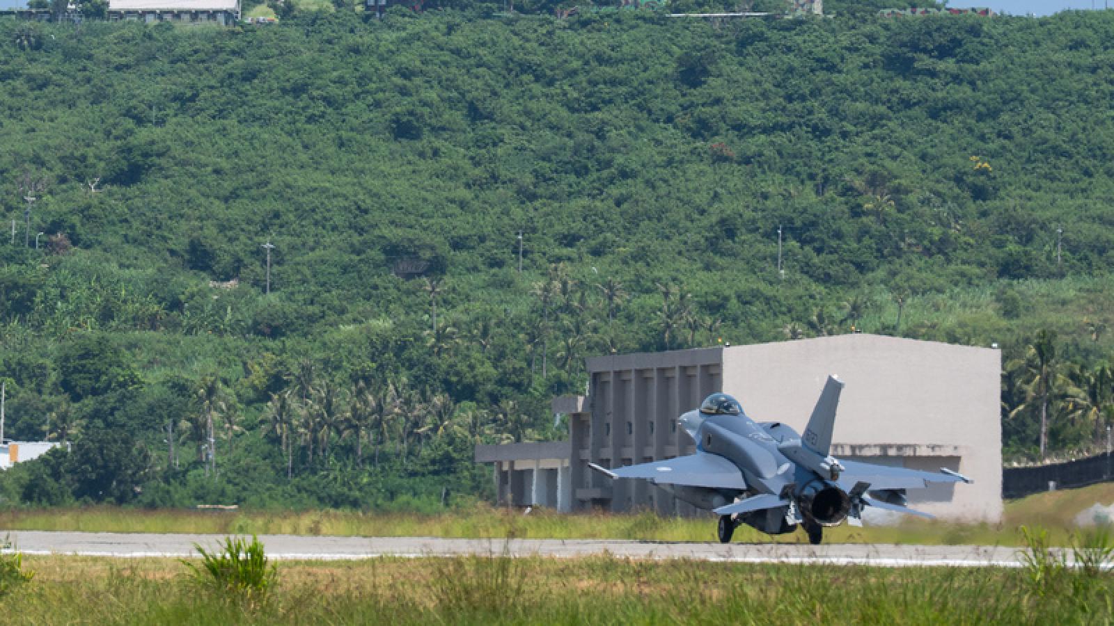 BBC看門道:川習會後兩架F-16V抵台,「雖遲但到」的時機與信號