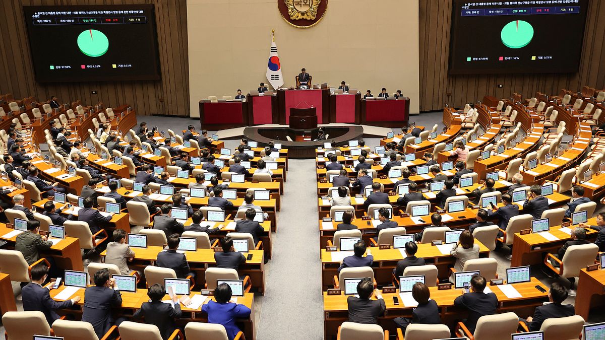 民主的春天,是全民奮鬥與渴望凝聚而成的總和:《超越戒嚴與內亂》選摘(1)