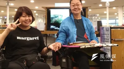 馬晶瀅、凱妮(左)姊妹突破漸凍人疾病綑綁,心靈優游自在。(圖/徐炳文攝)