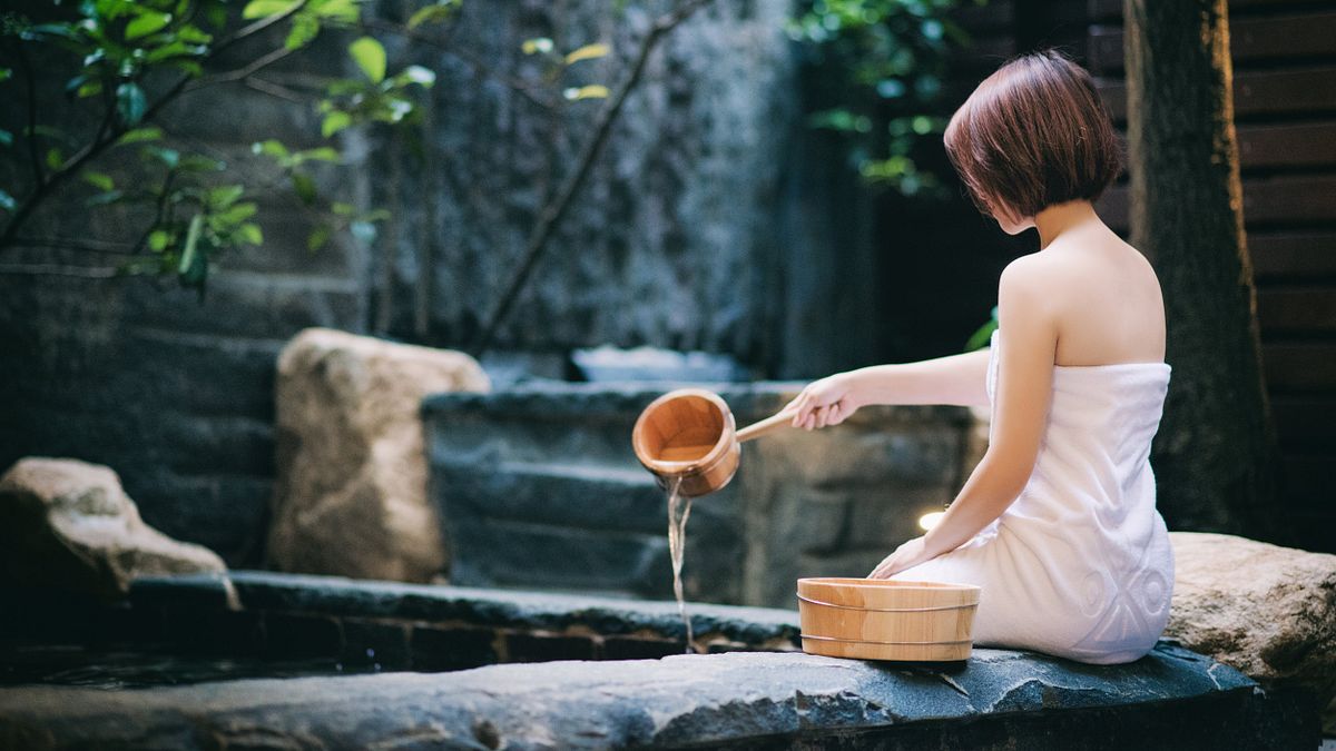 深入地底1700米的美人湯是每戶衛浴的標配,還有露天湯屋供家族共享。(圖/業者提供) 深入地底1700米的美人湯是每戶衛浴的標配,還有露天湯屋供家族共享。(圖/業者提供)