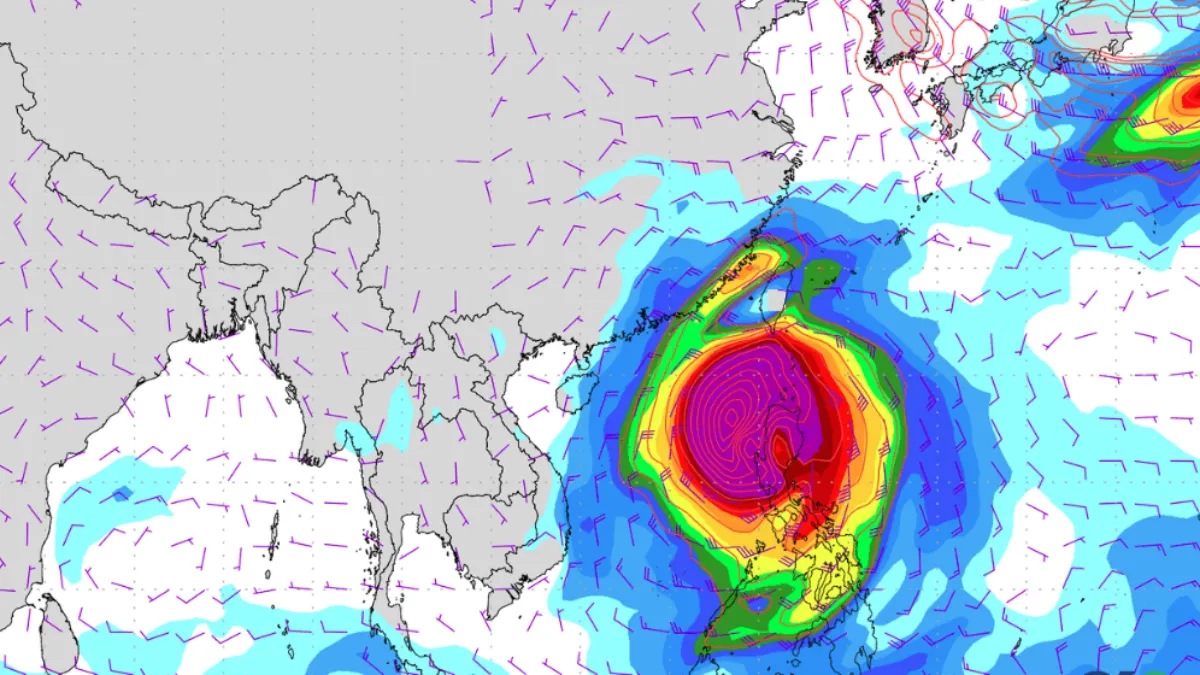 北部および東部で「出勤・登校停止」の基準に達するかは、平均風速が7級以上、または最大瞬間風速が10級以上となるか、さらに今後24時間の累積降水量が山間部で200ミリ、平地で350ミリに達するかどうかで判断される。一方、台南、嘉義、雲林、南投、屏東、高雄など、暴風域に入る確率が90〜95%に達する南部の各県市は、最も警戒を要する地域とされている。(画像/NCDR提供) 北部および東部で「出勤・登校停止」の基準に達するかは、平均風速が7級以上、または最大瞬間風速が10級以上となるか、さらに今後24時間の累積降水量が山間部で200ミリ、平地で350ミリに達するかどうかで判断される。一方、台南、嘉義、雲林、南投、屏東、高雄など、暴風域に入る確率が90〜95%に達する南部の各県市は、最も警戒を要する地域とされている。(画像/NCDR提供)