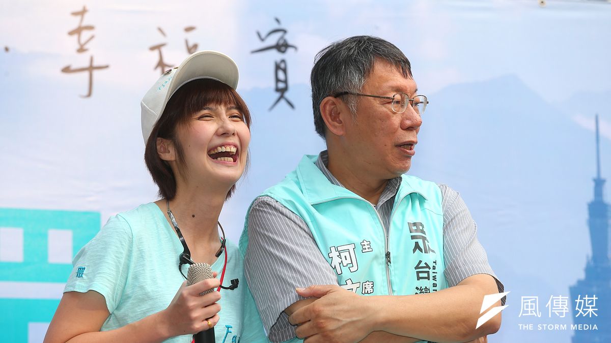 民眾黨立委候選人蔡宜芳(左)日前失言表示「自己不敢用15元的肥皂」,反而得到民眾關注,雖未投放臉書廣告,但其粉專分享數已贏過同選區競爭對手許淑華、費鴻泰。(資料照,顏麟宇攝) 民眾黨立委候選人蔡宜芳(左)日前失言表示「自己不敢用15元的肥皂」,反而得到民眾關注,雖未投放臉書廣告,但其粉專分享數已贏過同選區競爭對手許淑華、費鴻泰。(資料照,顏麟宇攝)