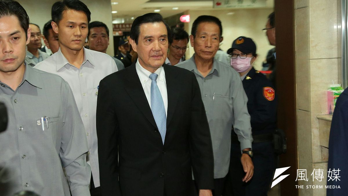 前總統馬英九涉嫌教唆前檢察總長黃世銘洩密案,馬英九1日首度以被告身分出庭,直到八點多才離開。(顏麟宇攝) 前總統馬英九涉嫌教唆前檢察總長黃世銘洩密案,馬英九1日首度以被告身分出庭,直到八點多才離開。(顏麟宇攝)