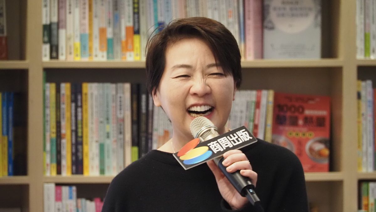 台北市前副市長黃珊珊(見圖)5日下午在政大書城台南店舉辦簽書會。(黃辦提供) 台北市前副市長黃珊珊(見圖)5日下午在政大書城台南店舉辦簽書會。(黃辦提供)