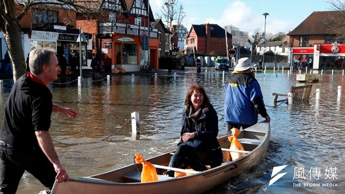 英國環境署已向泰晤士河畔區域接連發出14個嚴重洪水警報(美聯社) 英國環境署已向泰晤士河畔區域接連發出14個嚴重洪水警報(美聯社)