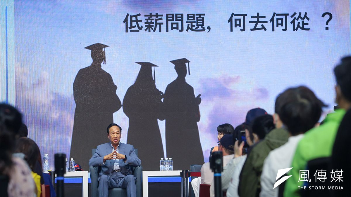 鴻海創辦人郭台銘舉辦「郭台銘聽你說!」巡迴座談會。(顏麟宇攝) 鴻海創辦人郭台銘舉辦「郭台銘聽你說!」巡迴座談會。(顏麟宇攝)