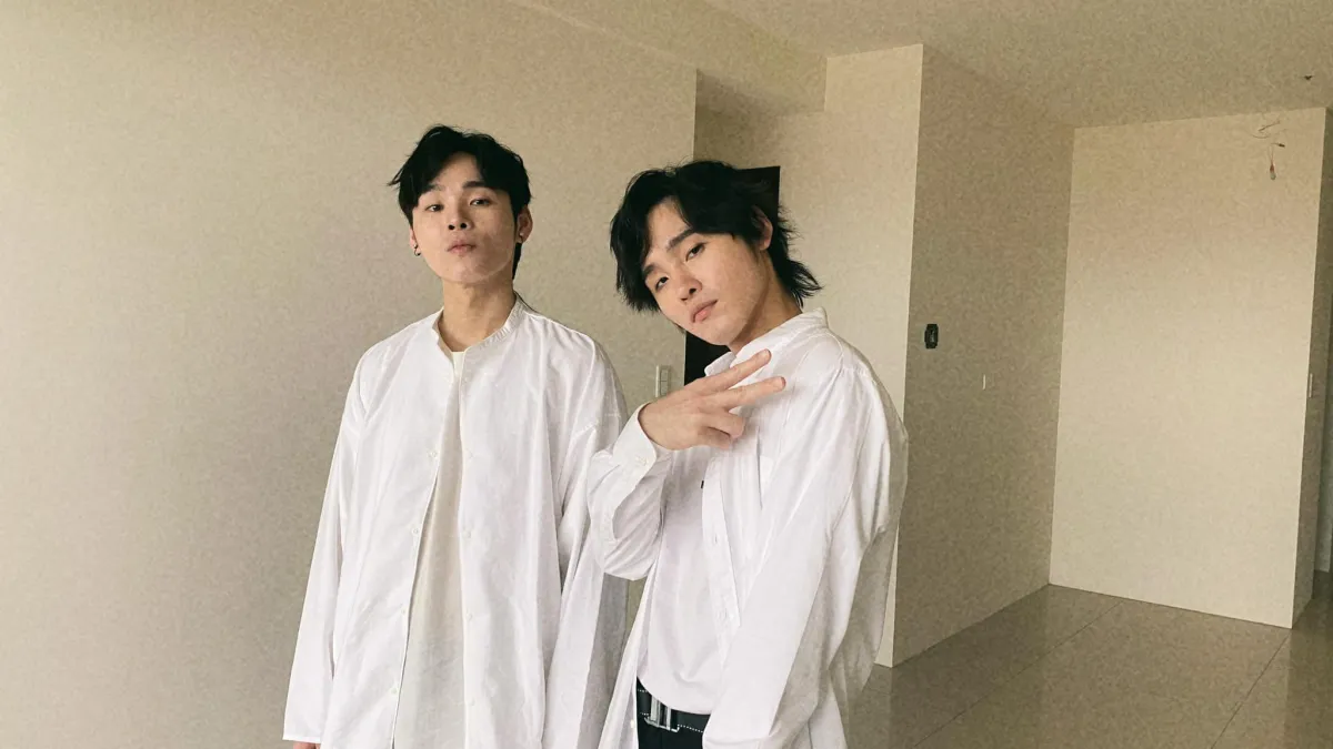 YouTuber「這群人」成員展榮、展瑞砸5000萬在林口買房。(圖/取自展榮展瑞 K.R Bros臉書專頁)