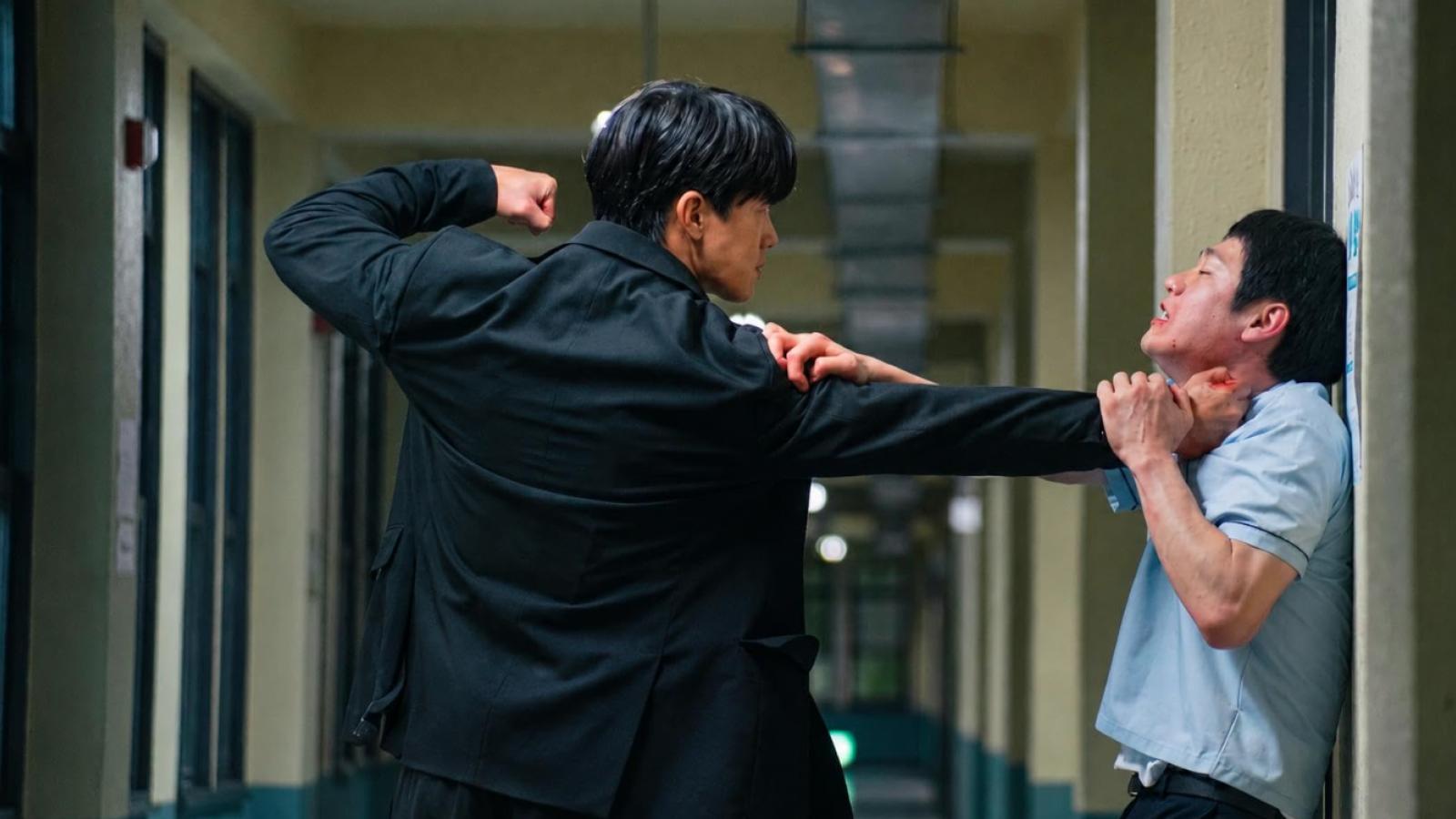 點教育》從《鐵拳教育》出發:重尋課堂微光,告別體制孤島