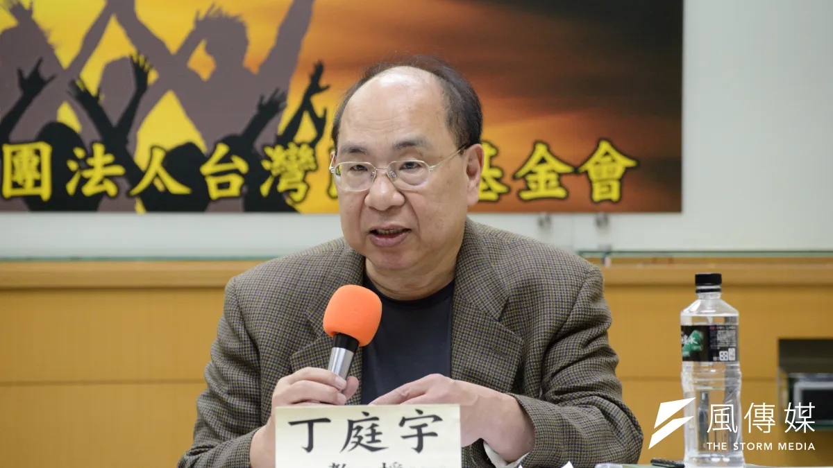 台灣民意基金會21日舉行「台灣總統選民看蔡賴之爭」民調發表會,前台北市副市長丁庭宇表示,未來除非總統蔡英文找到前行政院長賴清德或高雄市長韓國瑜「政治上的缺失」,不然情勢很難改變。(甘岱民攝)
