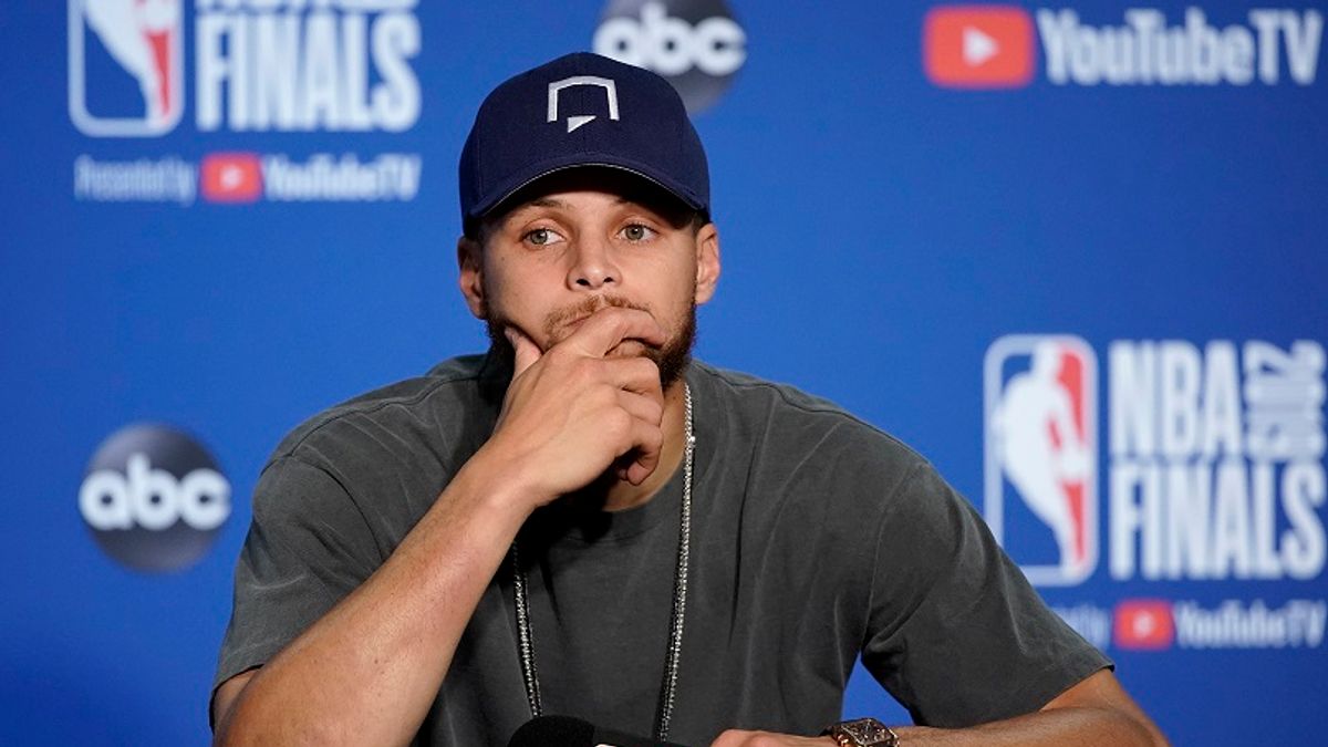 若勇士沒有其他球員跳出來為柯瑞解圍,第五戰的情勢將會非常不樂觀。 (美聯社) 若勇士沒有其他球員跳出來為柯瑞解圍,第五戰的情勢將會非常不樂觀。 (美聯社)