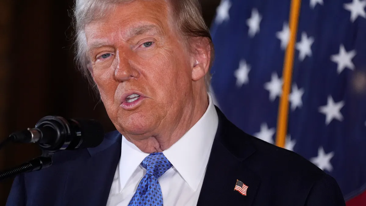 美國當選總統川普(見圖)本月與日本前首相安倍晉三的夫人昭惠會面。(資料照,美聯社) 美國當選總統川普(見圖)本月與日本前首相安倍晉三的夫人昭惠會面。(資料照,美聯社)