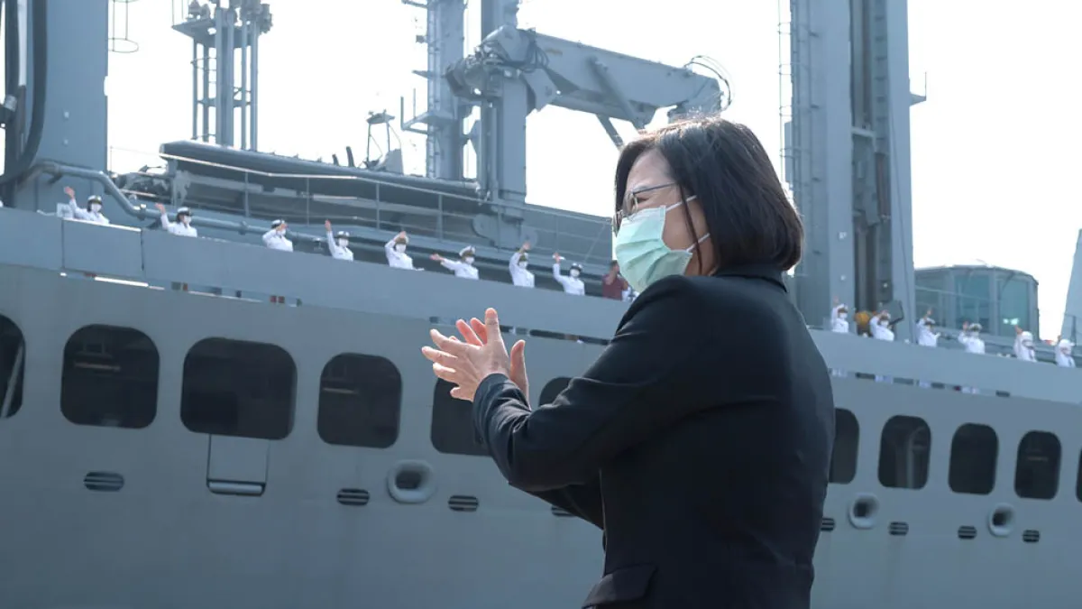 敦睦艦隊染疫,蔡英文以三軍統帥的身分公開對軍方下達最後通牒。(總統府提供)