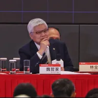台湾積体電路製造(TSMC)の会長・魏哲家氏が4日、同社の株主総会で司会を務めた。(写真/顏麟宇撮影) 台湾積体電路製造(TSMC)の会長・魏哲家氏が4日、同社の株主総会で司会を務めた。(写真/顏麟宇撮影)