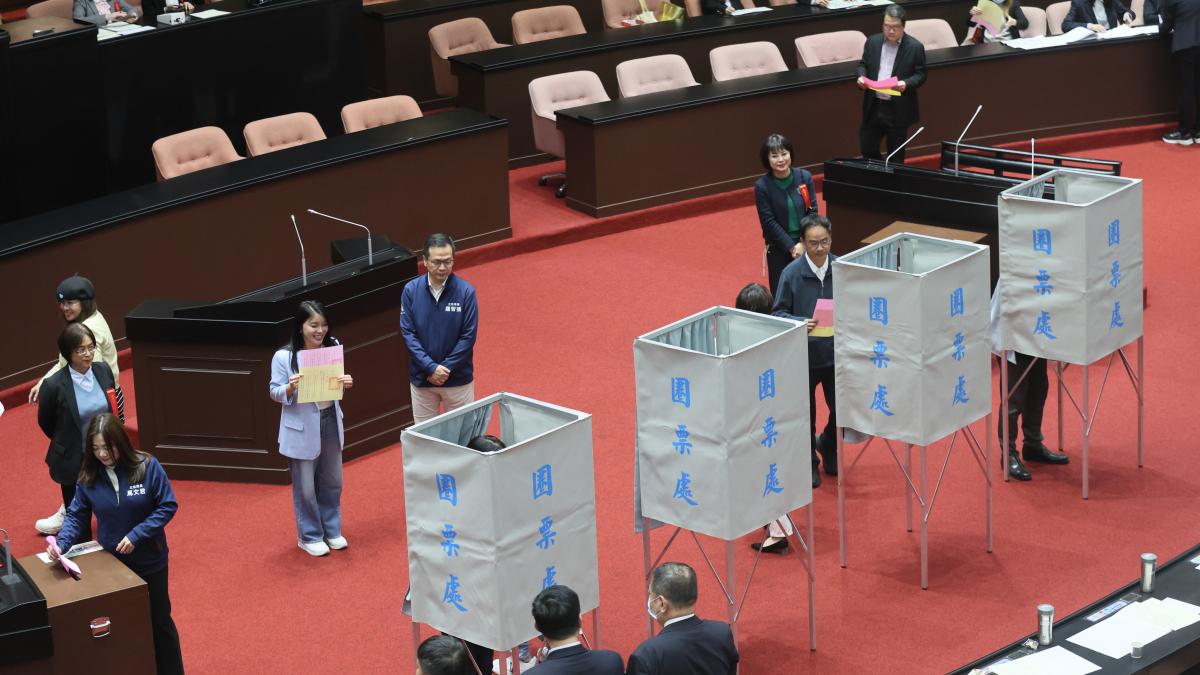 藍白聯手否決總預算、財劃法覆議案 民進黨:勢必受到民意制裁 | 黃信維 | 新聞 - 風傳媒
