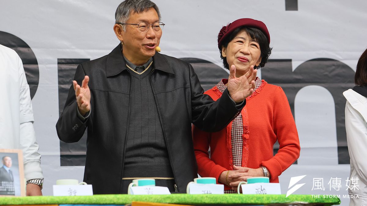 總統大選已落幕,民眾黨主席柯文哲妻陳佩琪(圖右)發千字文替柯打抱不平,指國民黨當初提「藍白合」根本不是以政黨輪替為最大目標,直言最後如果是「侯正柯副」,連她陳佩琪這個大柯粉都投不下去。(資料照,顏麟宇攝) 總統大選已落幕,民眾黨主席柯文哲妻陳佩琪(圖右)發千字文替柯打抱不平,指國民黨當初提「藍白合」根本不是以政黨輪替為最大目標,直言最後如果是「侯正柯副」,連她陳佩琪這個大柯粉都投不下去。(資料照,顏麟宇攝)